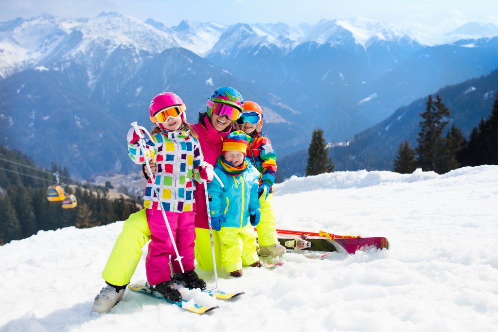 Mom and her children skiing