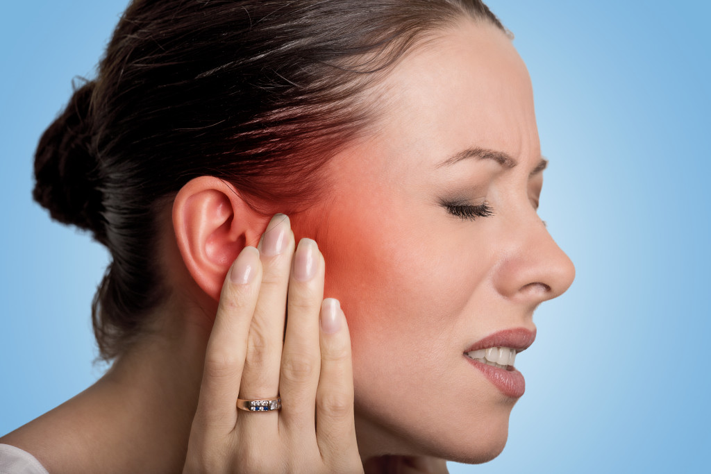 Ear pain in woman